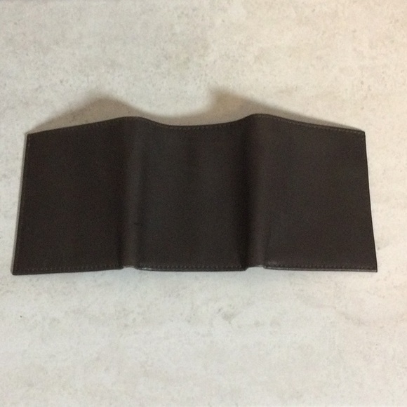 NWT Wilson’s Brown Leather trifold wallet - Picture 3 of 9